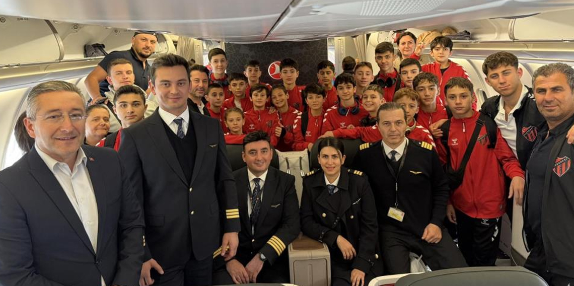 Katar'da mahsur kalan sporcular Türkiye'ye geldi