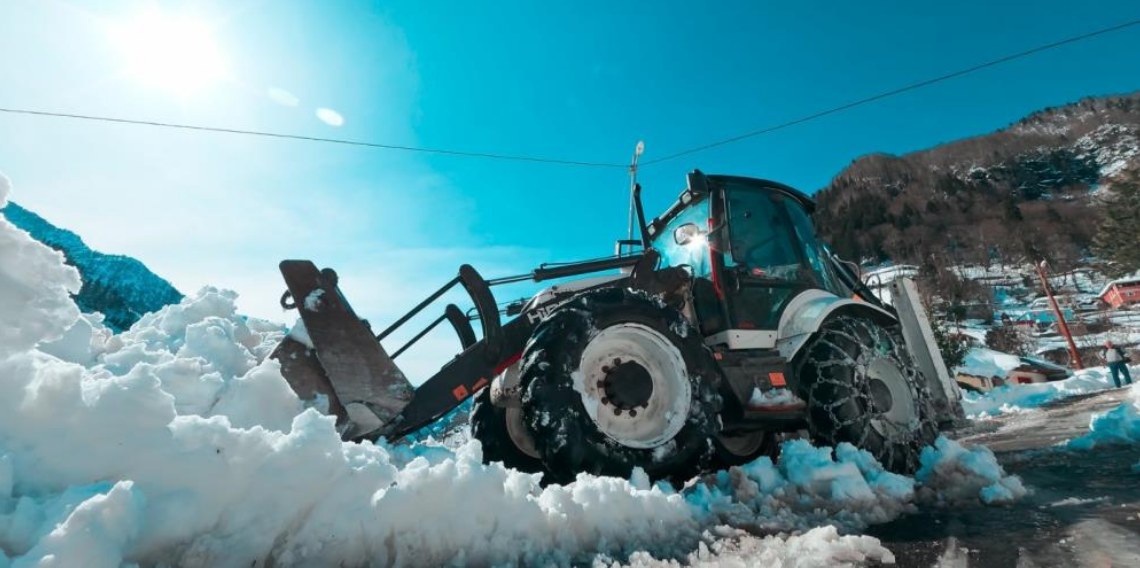 Giresun’da karla mücadele sürüyor, Kapanan köy yolları ulaşıma açılıyor