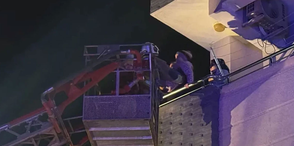 Yangın çıkan apartmanda can pazarı: 30 kişiyi itfaiye kurtardı