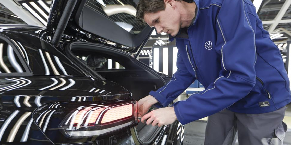 Alman otomotiv sektöründe kriz: Volkswagen 50 bin kişiyi işten çıkaracak