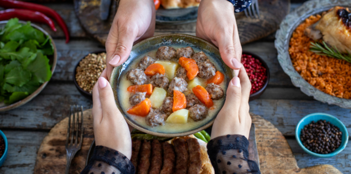 Ramazan’ın 20. Gününe,Ekşili Köfte, Yoğurt Çorbası ve Limonlu Revani Sofraları Şenlendirecek