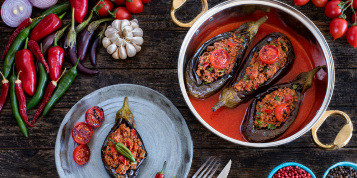 Ramazanın 21. Gününde İftar Sofrası: Karnıyarık ve Sütlaç ile Lezzet Şöleni