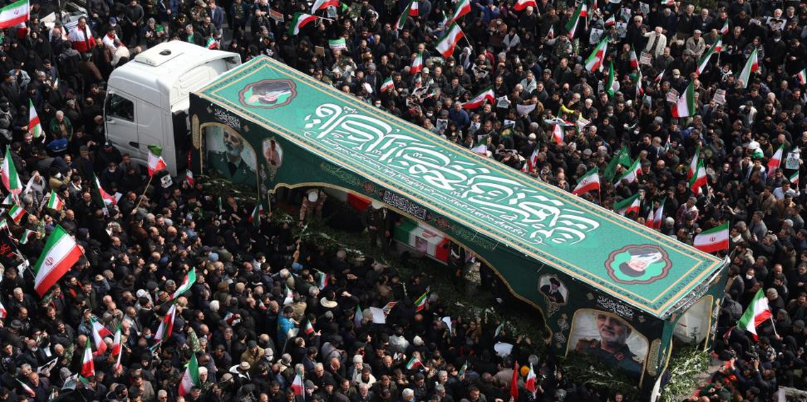 İran'da ABD-İsrail saldırılarında hayatını kaybeden üst düzey askeri yetkililer için cenaze töreni