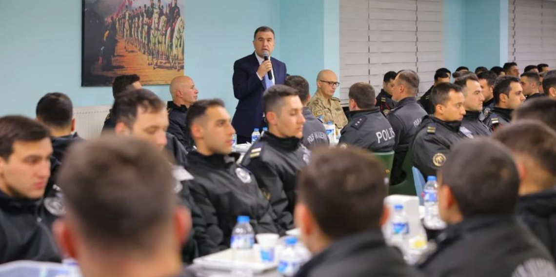Bayburt Valisi Eldivan, POMEM’de Polis Adaylarıyla İftar Sofrasında Buluştu