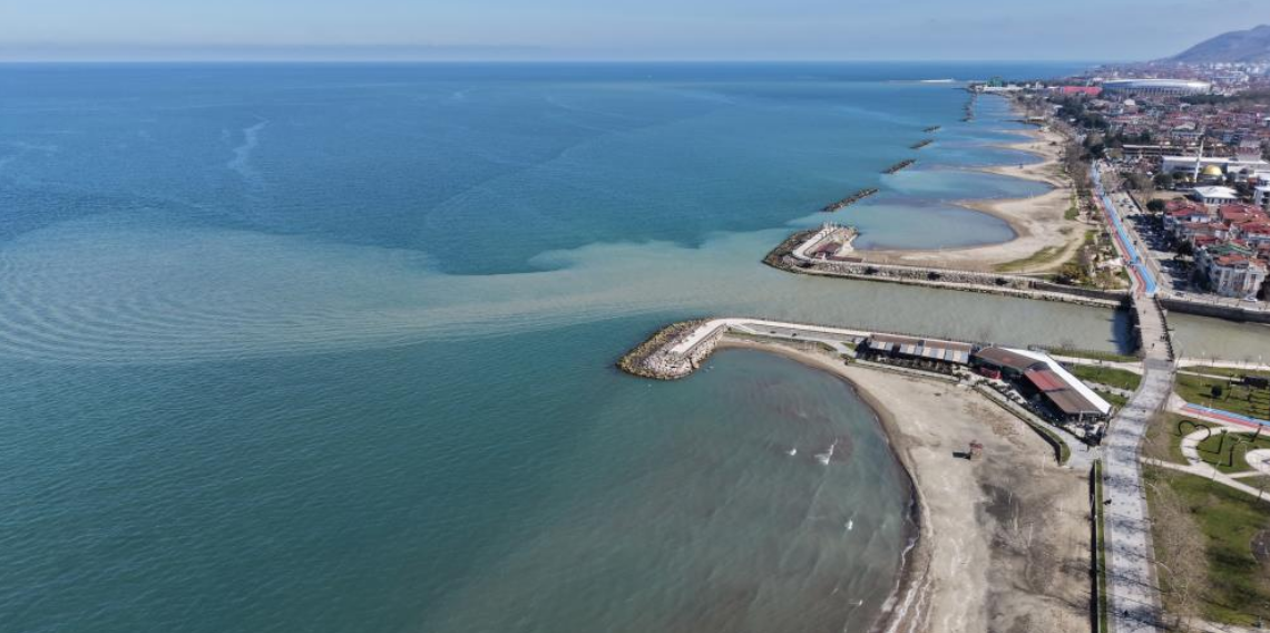 Ordu’da Kar Suları Denizi Çamur Rengine Boyadı
