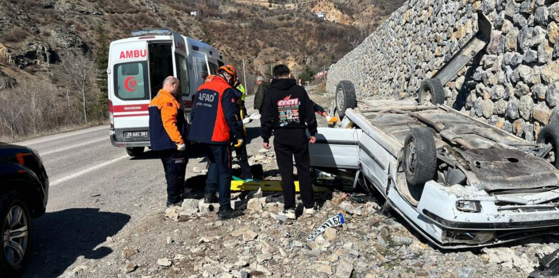 Gümüşhane’de Kontrolden Çıkan Otomobil Ters Döndü
