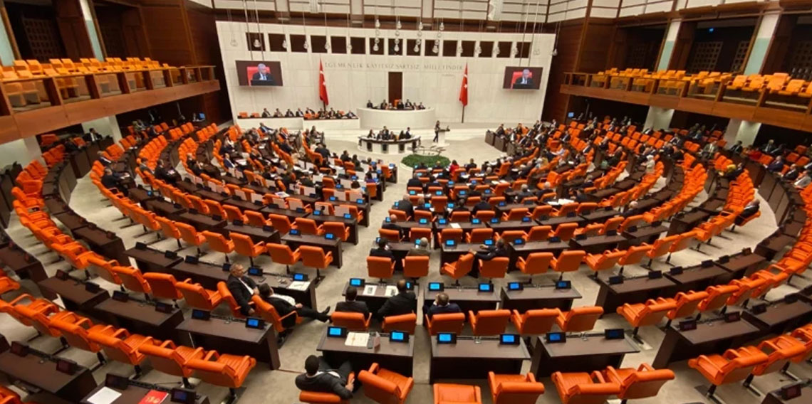 Doğum izni ve sosyal medyaya yaş sınırı düzenlemesinde beklenmedik gelişme!