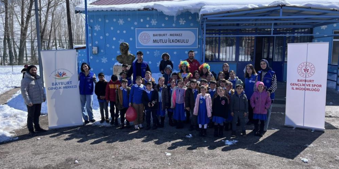 Bayburt Gençlik Merkezi’nden Mutlu Köyü İlkokuluna Ziyaret