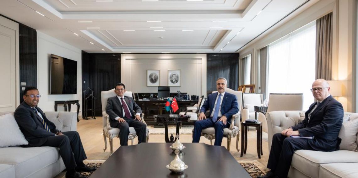 Bakan Fidan, Bangladeş Dışişleri Bakanı Rahman ile bir araya geldi