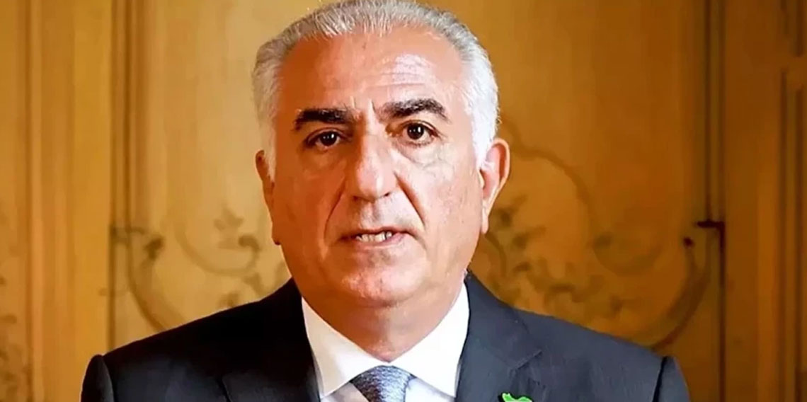 İranlılar Pehlevi için pankart hazırladı: Hayalperest aptal