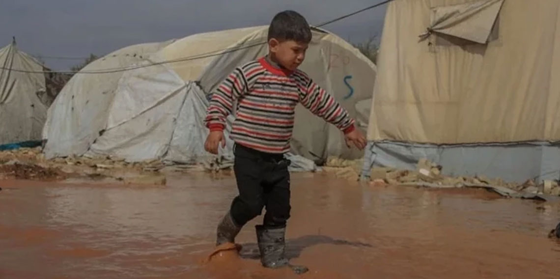 Suriye'de sığınmacı kamplarını su bastı