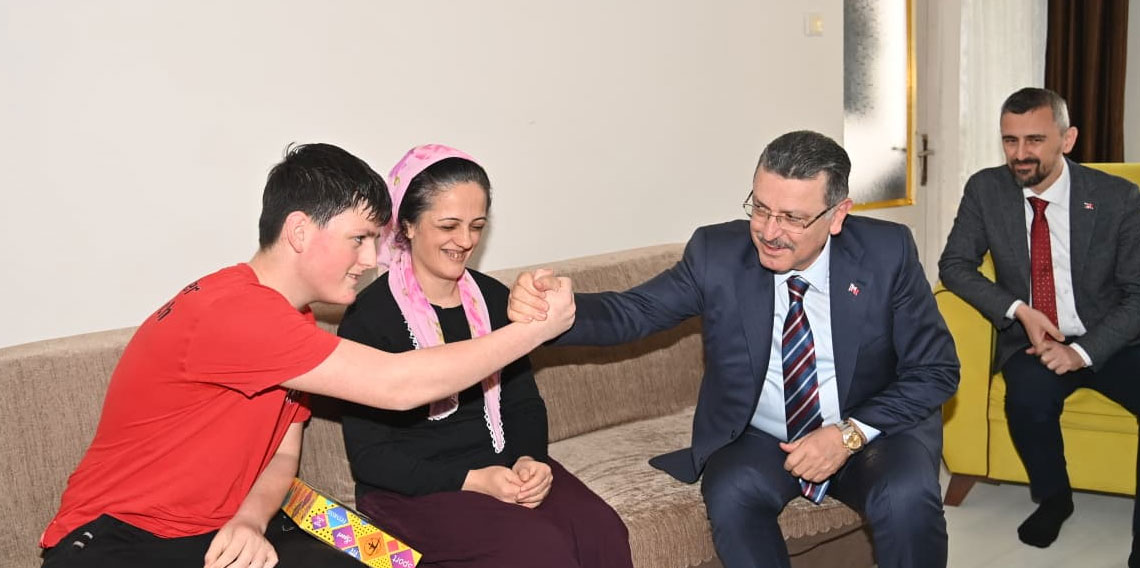  Ahmet Metin Genç: Akçaabat'a verdiğimiz sözleri yerine getiriyoruz