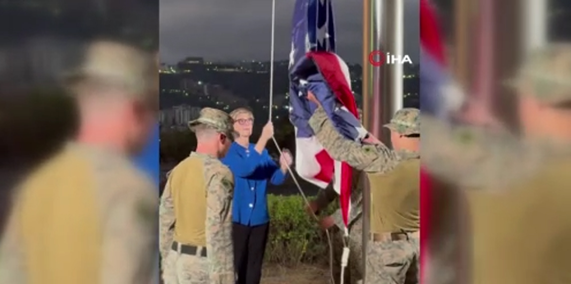 ABD bayrağı, Karakas'taki ABD büyükelçiliğinde 7 yıl aradan sonra ilk kez yeniden göndere çekildi