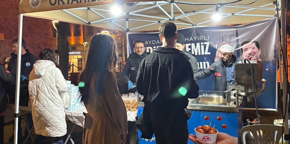 Kadir Gecesi dualar ve ikramlarla gerçekleştirildi