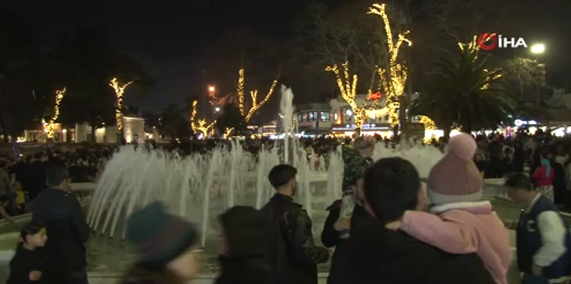 İstanbul’da vatandaşlar Kadir Gecesi’nde Eyüpsultan Camii’ne akın etti