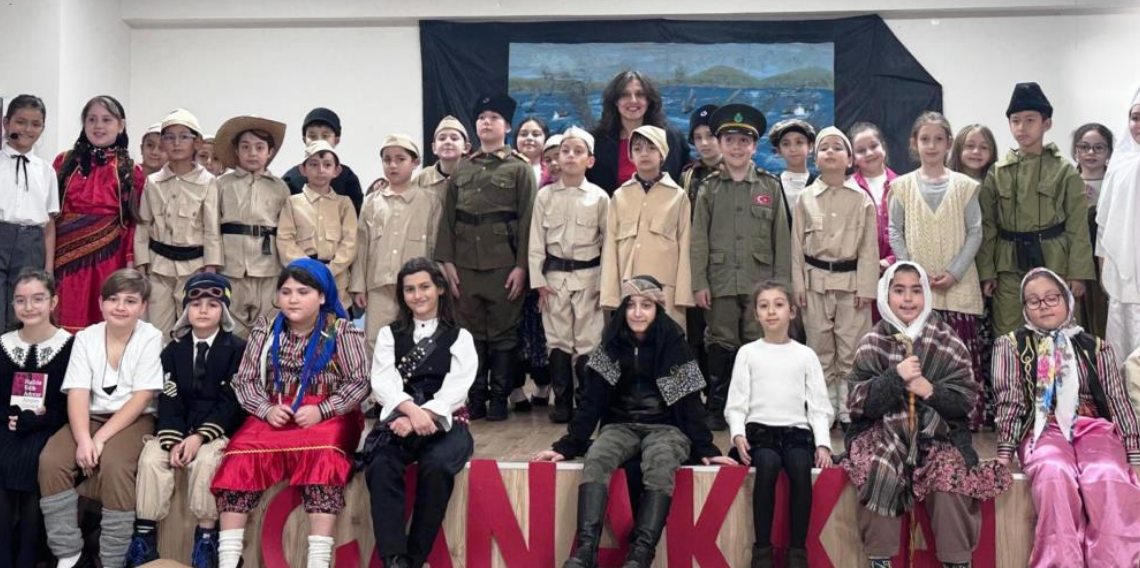 Miniklerden Büyük Performans, Çanakkale Ruhu Sahneye Taşındı
