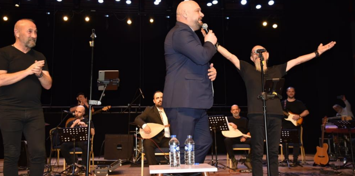 Atakum’da Edip Akbayram ve Volkan Konak Anısına Duygusal Müzik Gecesi