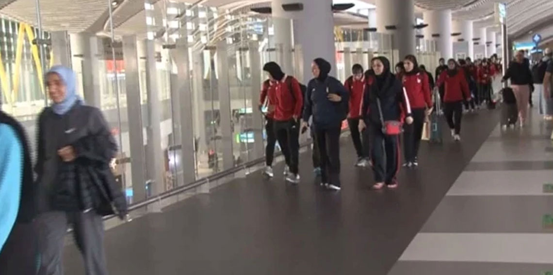 İran Kadın Milli Futbol Takımı İstanbul'a geldi