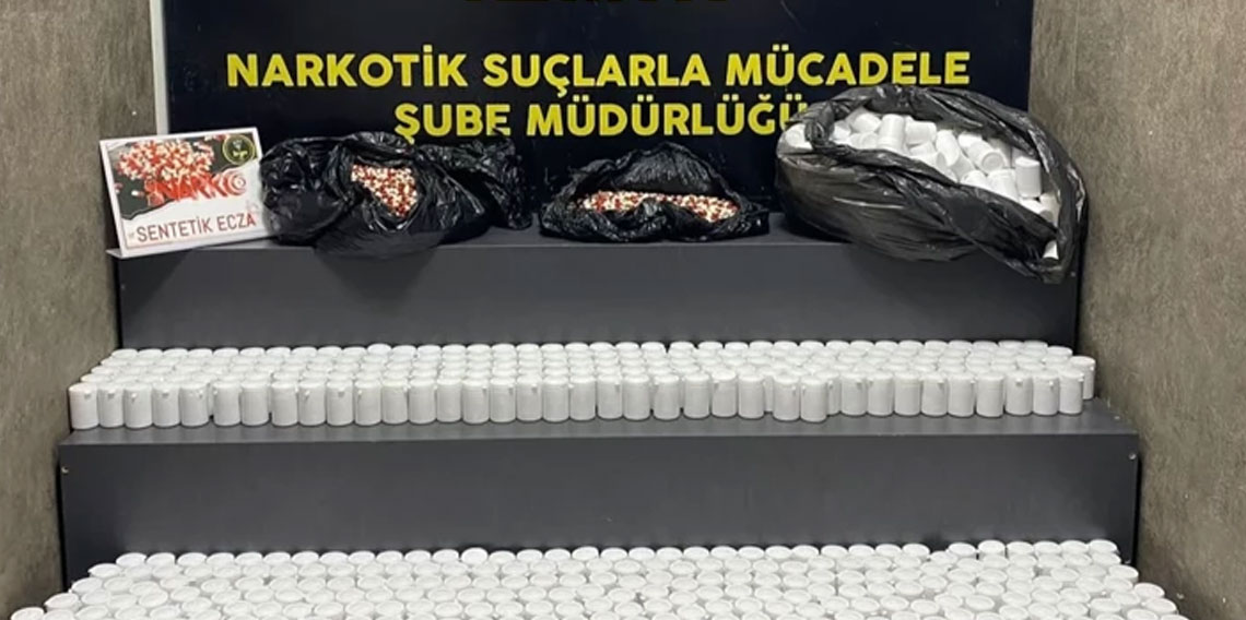 İzmir'de operasyon: 84 bin uyuşturucu hap bulundu