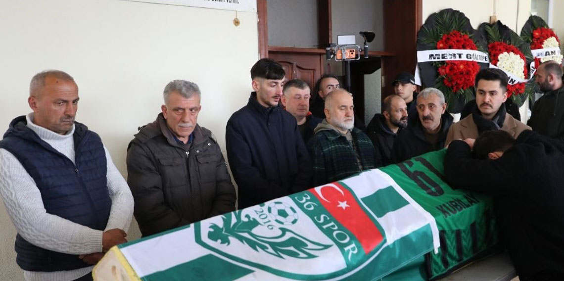 İstanbul’da cinayete kurban giden futbolcu genç son yolculuğuna uğurlandı