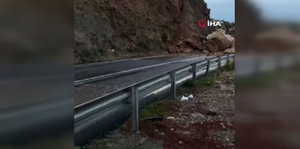 Mersin-Antalya karayolunda heyelan: Yol trafiğe kapandı, 1 yaralı