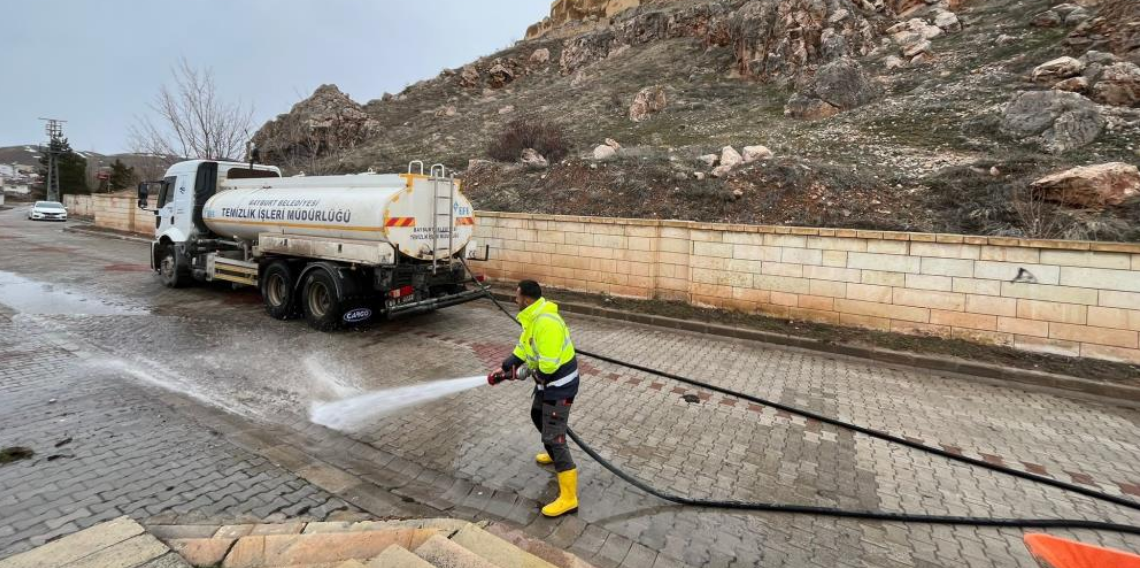 Bayburt’ta Bahar Temizliği Başladı: Mahalleler Tazyikli Su ile Yıkanıyor