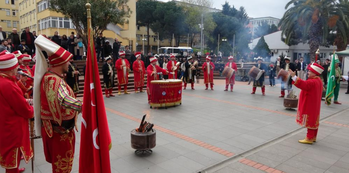 KTÜ’de Nevruz Coşkusu Ateş Üzerinden Atlayarak Bahar Karşılandı