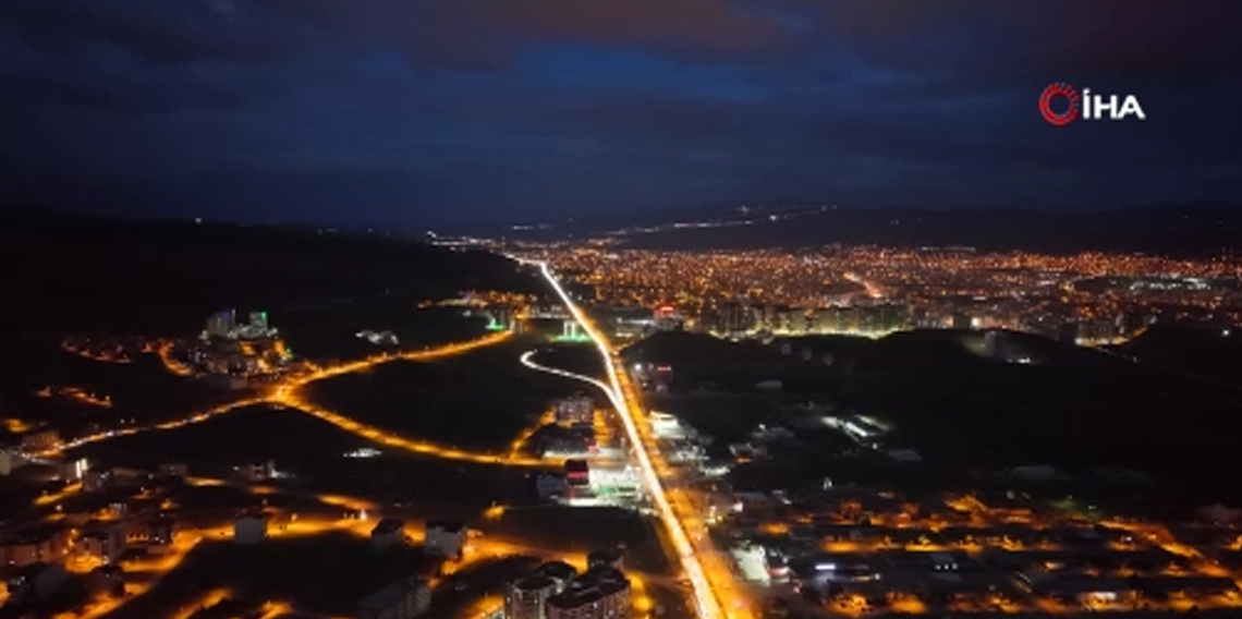 Bayram bitiyor, tatilciler mega kentlere akın ediyor: 43 ilin geçiş noktasında yoğun trafik