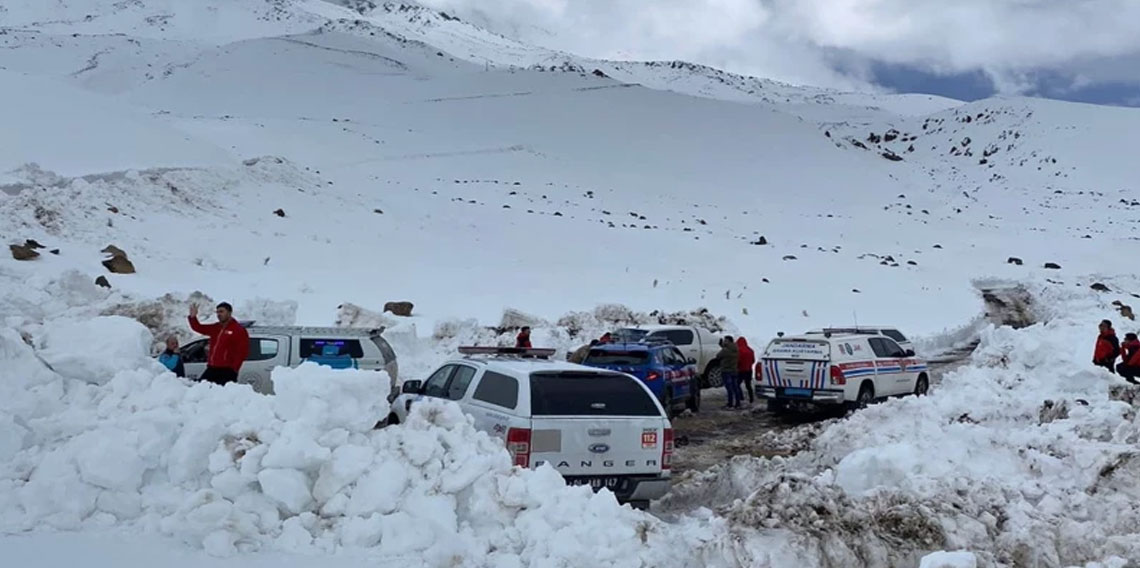 Ağrı'da kaybolan kadın dağcı için arama çalışması başlatıldı