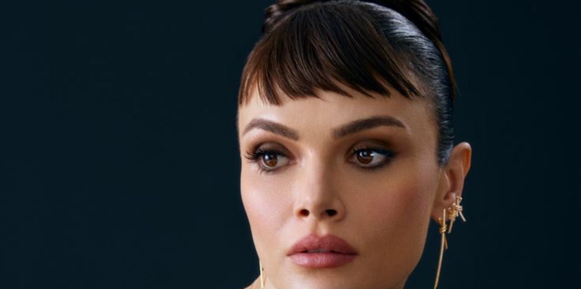 Sinem Ünsal Uzak Şehir dizisiyle kariyerinin zirvesinde, Alya karakteri hayran bırakıyor