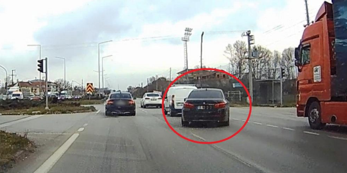 Samsun’da Trafikte Tehlikeli Anlar, Makas Atan ve Ani Manevra Yapan Sürücüler Kamerada