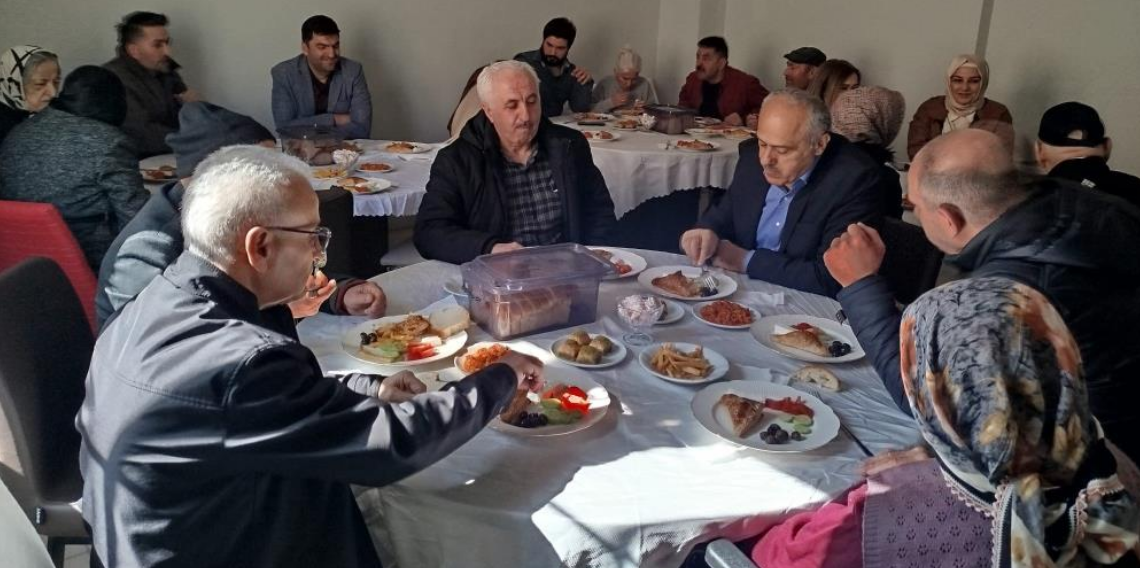 Bayburt’ta Huzurevi Sakinleri Yakınlarıyla Kahvaltıda Buluştu