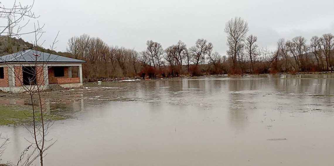 Tokat’ta Çekerek Irmağı Taştı, Şeker Pancarı Ekimi İçin Hazırlanan Tarlalar Sular Altında