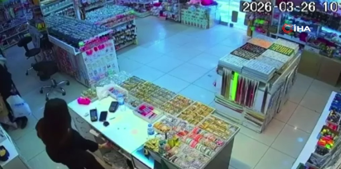 Depreme alışverişte yakalandılar, yarıda bırakıp kaçtılar