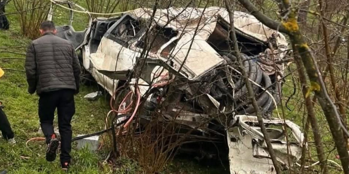 Ordu Korgan’da Minibüs Fındık Bahçesine Devrildi: 1’i Ağır 2 Yaralı