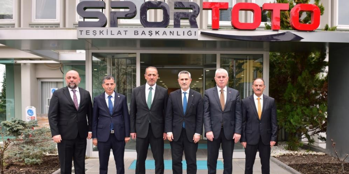 Bayburt’a Yeni Futbol Sahaları ve Kapalı Tenis Kortu Yapılacak