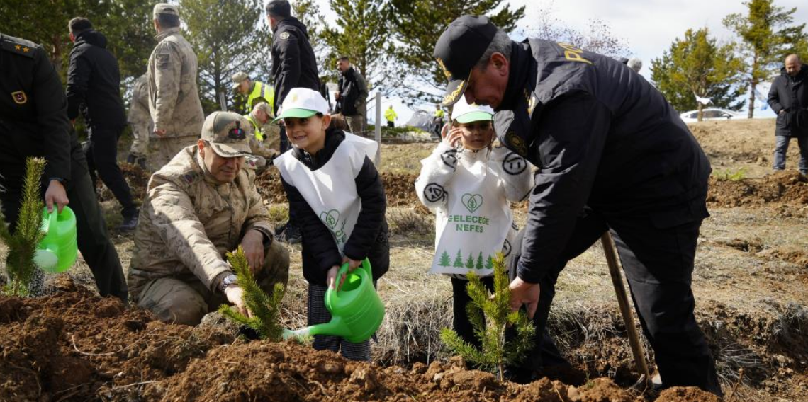 Gümüşhane’de Orman Haftası Coşkusu, 750 Fidan Toprakla Buluştu