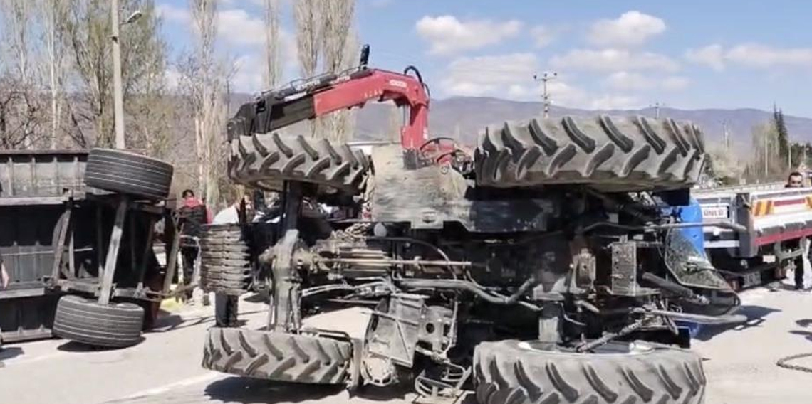 Tokat’ta gübre yüklü traktör devrildi