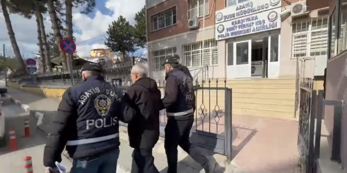 Hakkında kesinleşmiş 25 yıl hapis cezası bulunan dolandırıcı kaçmak üzereyken yakalandı