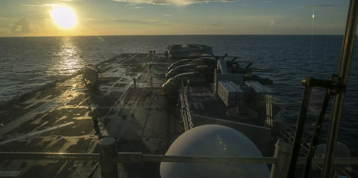 USS Tripoli Orta Doğu'da