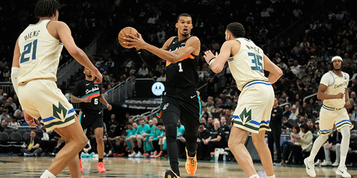 San Antonio Spurs, üst üste 8. galibiyetini aldı
