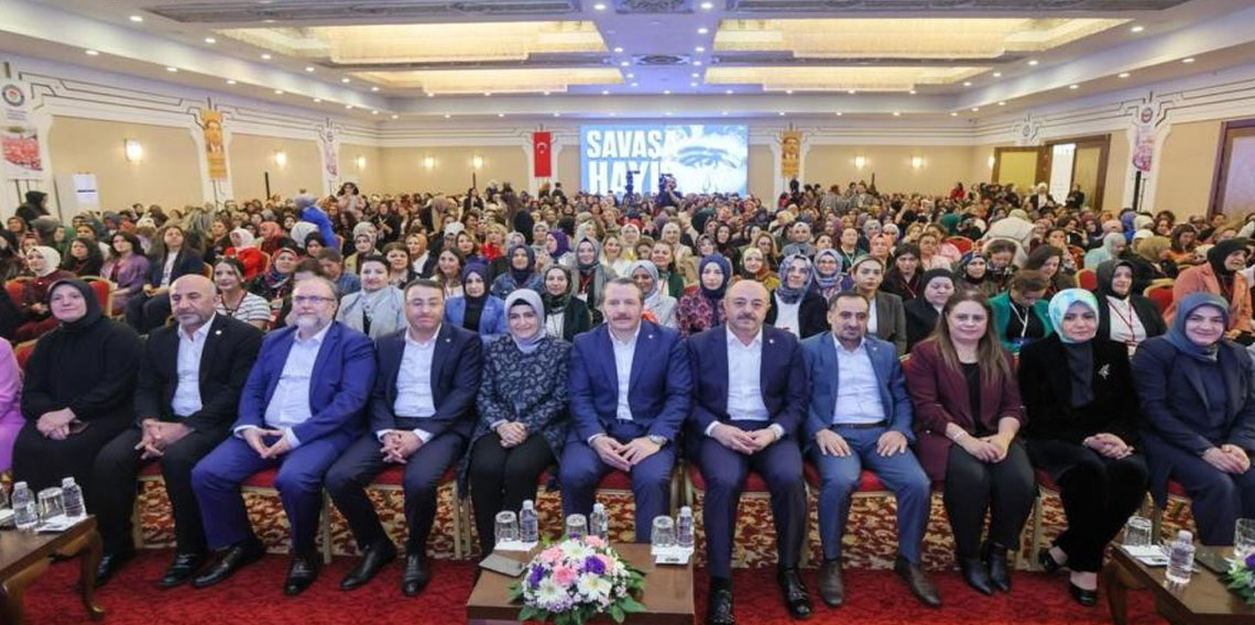 Eğitim-Bir-Sen'li 1000 sendikacı kadın lider, Türkiye buluşmasında bir araya geldi