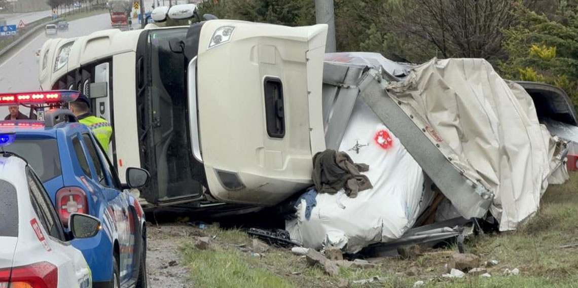 Almanya’dan Türkmenistan’a giden tır Samsun’da devrildi: 1 yaralı