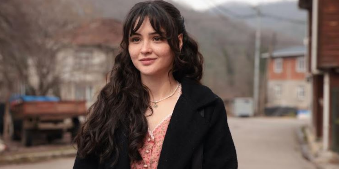 Çirkin Dizisinin Meryem’i Derya Pınar Ak Kimdir? Yaşı ve Hayatıyla Merak Edilenler