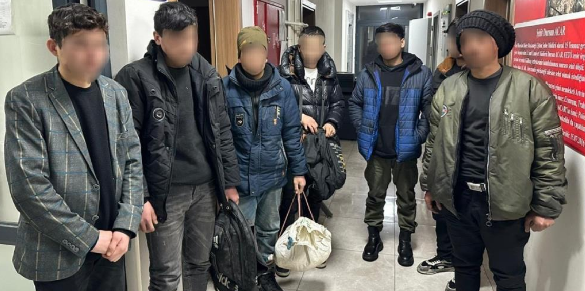 Artvin’de Düzensiz Göç Operasyonu, 10 Göçmen Yakalandı, 2 Organizatör Tutuklandı