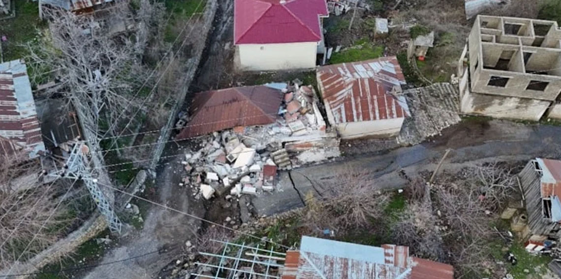 Mersin'de heyelan felaketi: 25 hane ağır hasarlı