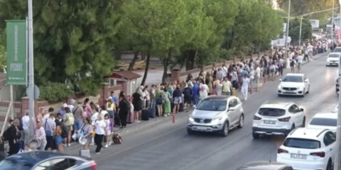 Yunanistan Türk turistlere yönelik ekspres vize uygulamasını uzattı