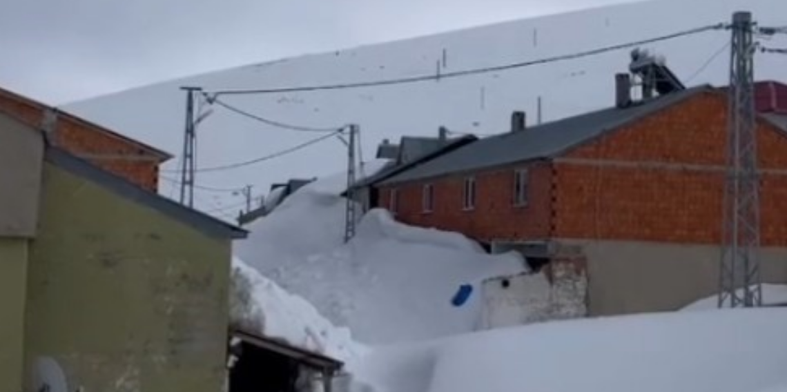 Gümüşhane’de Bahar Geldi Ama Kazıkbeli Yaylası Kışa Teslim