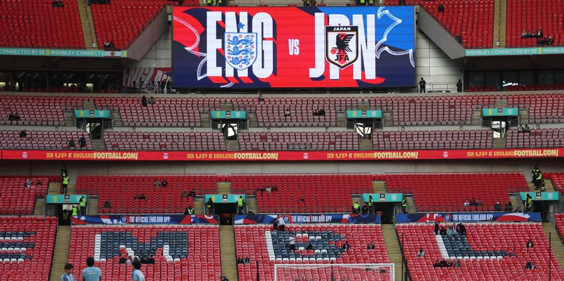 Japon taraftarlar, dünyaya örnek olmaya devam ediyor