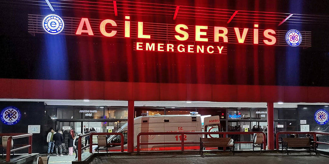 İzmir’de parkta bıçaklı saldırı: 2 yaşındaki çocuk yaralandı